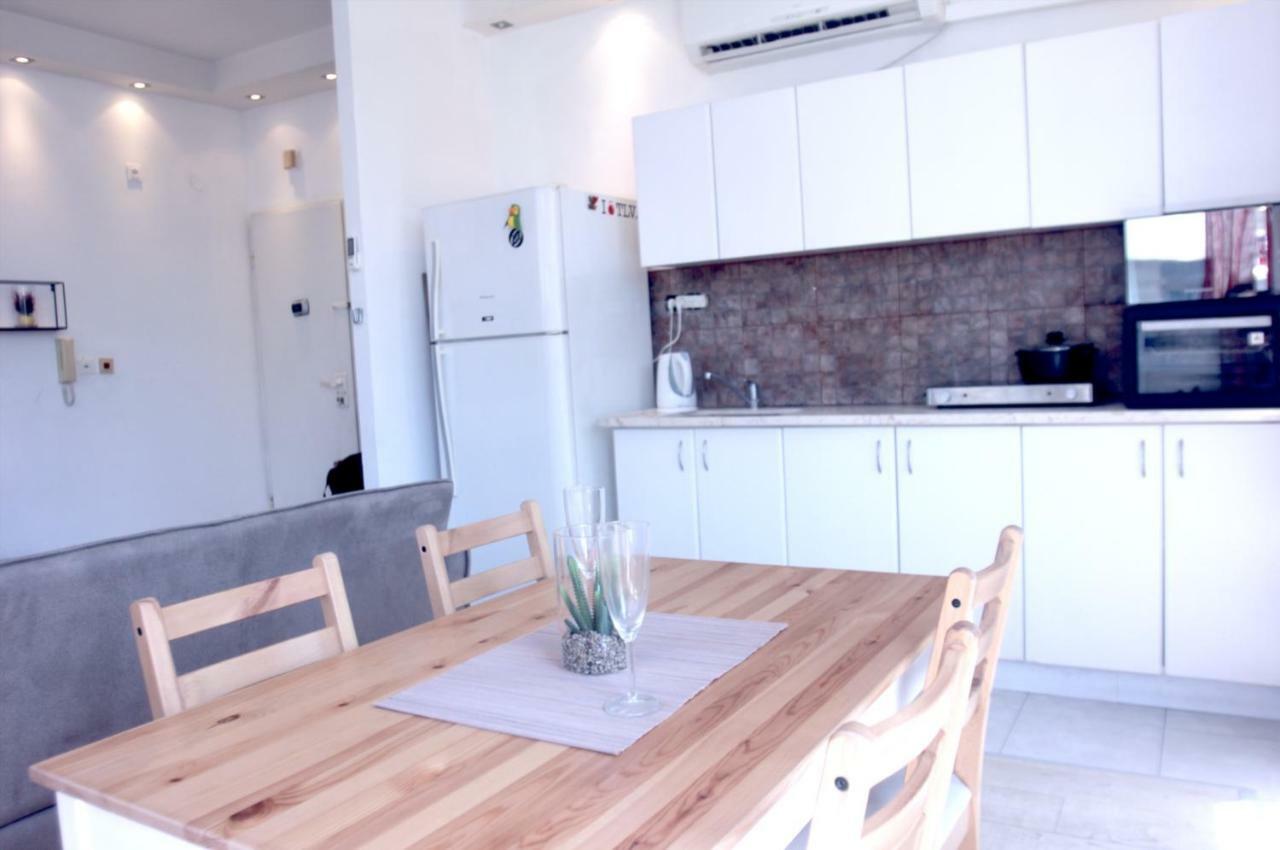 Central Apartment With Shelter Room -1 Bedroom & Living Room And Balcony Tel Aviv-Jaffa Exterior foto